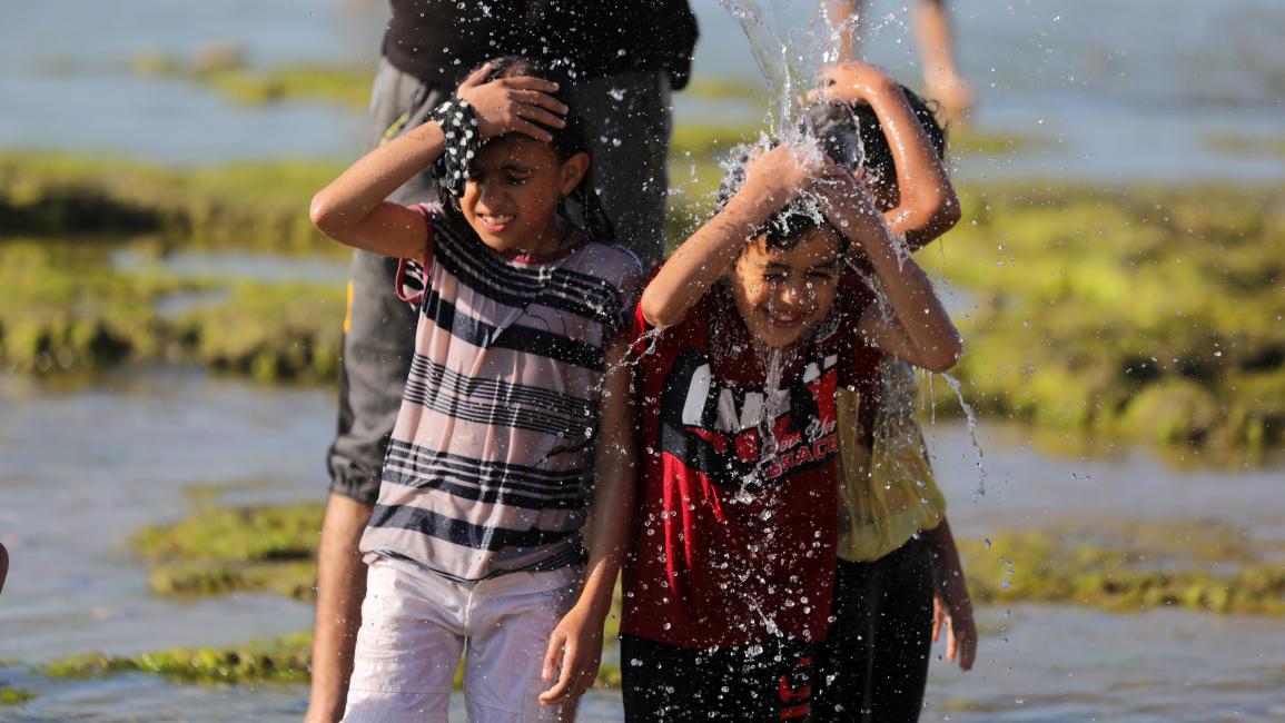 هكذا يلعب أطفال في غزة (مجدي فتحي/ Getty)