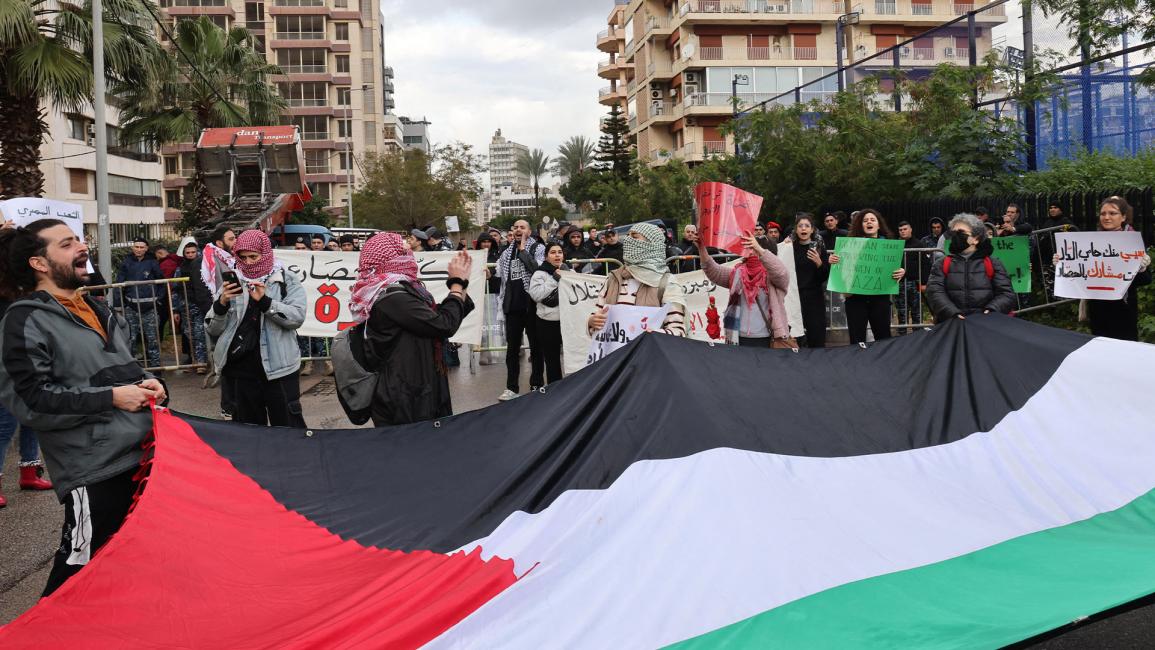 مظاهرة احتجاجية أمام السفارة المصرية في بيروت ضد إغلاق معبر رفح