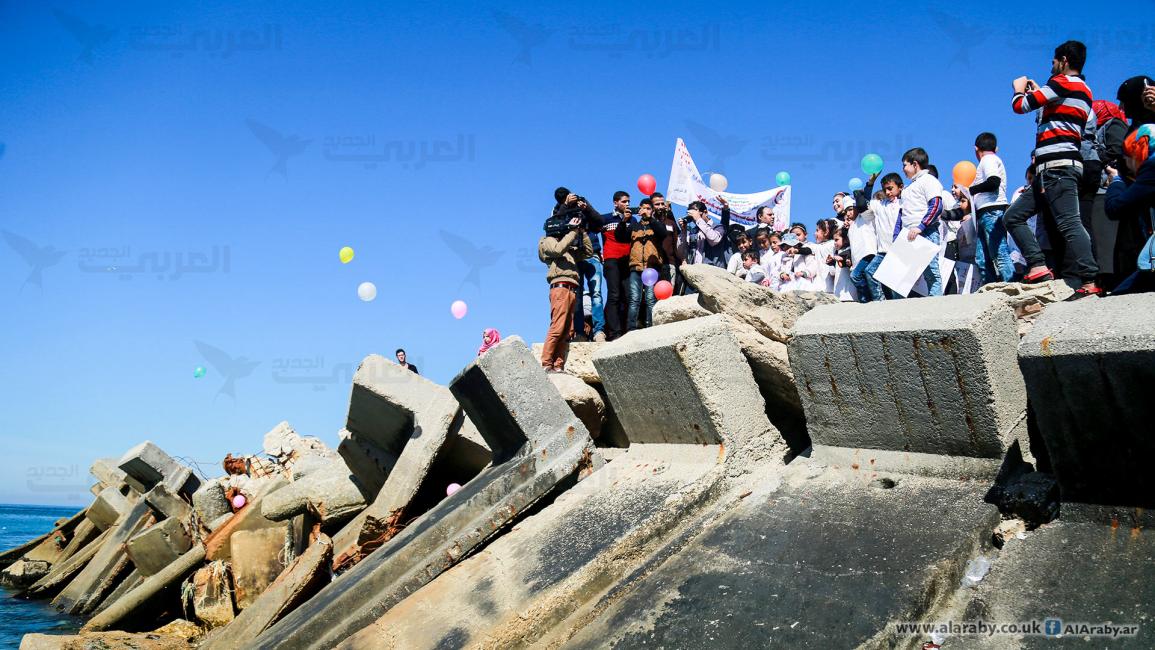 مرضى السرطان في غزة يرسلون هموهم ومعاناتهم عبر البحر