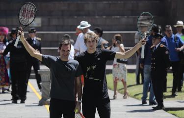 فيدرر وزفيريف بمباراة استعراضية، 24 نوفمبر 2019 (Getty)