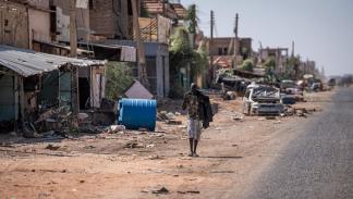 جندي سوداني في الخرطوم في ظل معارك مع الدعم السريع (Getty)