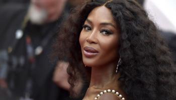 	 يحمل المعرض عنوان Naomi in fashion (روكو سبازيزياني/ Getty)  