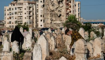 زيارة قبور خلال عيد الأضحى في إدلب (معاوية أطرش/ Getty)