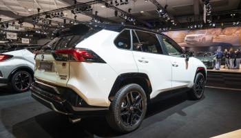 تويوتا RAV4 Hybrid suv في معرض بروكسل، 13 يناير 2023 (سيورد فان دير وال/ Getty)