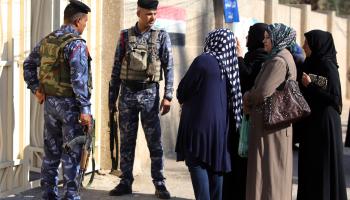 نفذ جهاز الأمن الوطني العراقي محاضرات للتوعية من الابتزاز في المدراس (أحمد الربيعي/ فرانس برس)