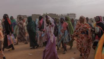 يضاعف النزوح واللجوء مخاطر العنف الجنسي (دان كيتوود/Getty)