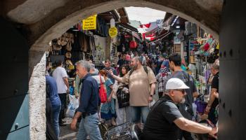 البازار القديم في حي أمينونو في الفاتح بإسطنبول، 15 يونيو 2024 (دييغو كوبولو/ Getty)