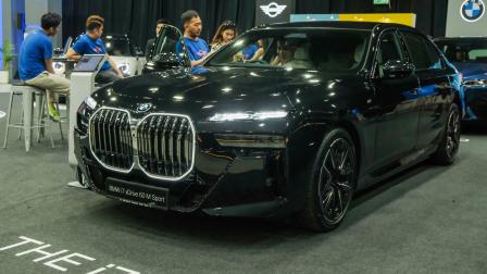 BMW i7 في معرض EvX للسيارات الكهربائية، ماليزيا، 21 يوليو 2024 (فارس حدزق/ Getty)